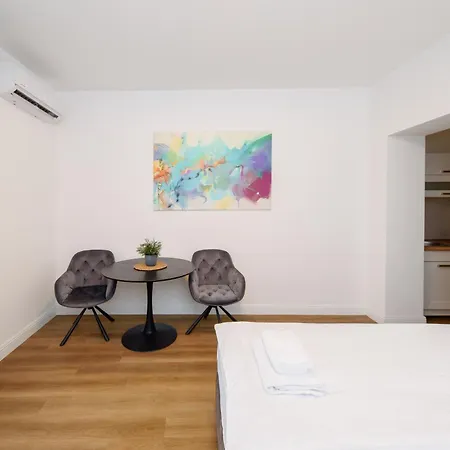 6 Apartment