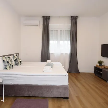 6 Apartment *